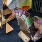 Luksusowy fotel na metalowej podstawie Aries Art Visionnaire ekskluzywne meble Luxarte