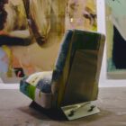 Luksusowy fotel na metalowej podstawie Aries Art Visionnaire ekskluzywne meble Luxarte